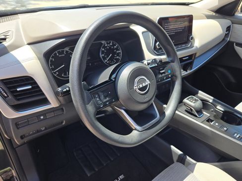 Used 2023 Nissan Rogue SV FWD image 10