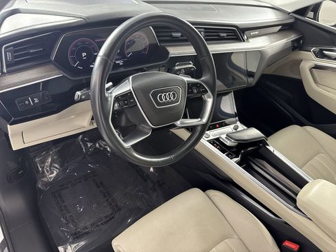 Used 2021 Audi e-tron Prestige w/ Prestige Package AWD/4WD image 9