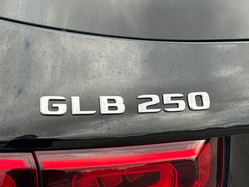 Used 2021 Mercedes-Benz GLB 250 4MATIC image 36
