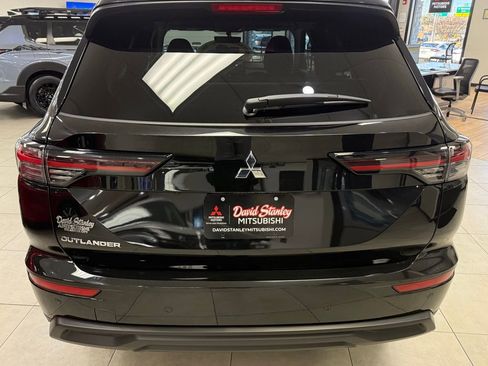 New 2026 Mitsubishi Outlander ES image 5