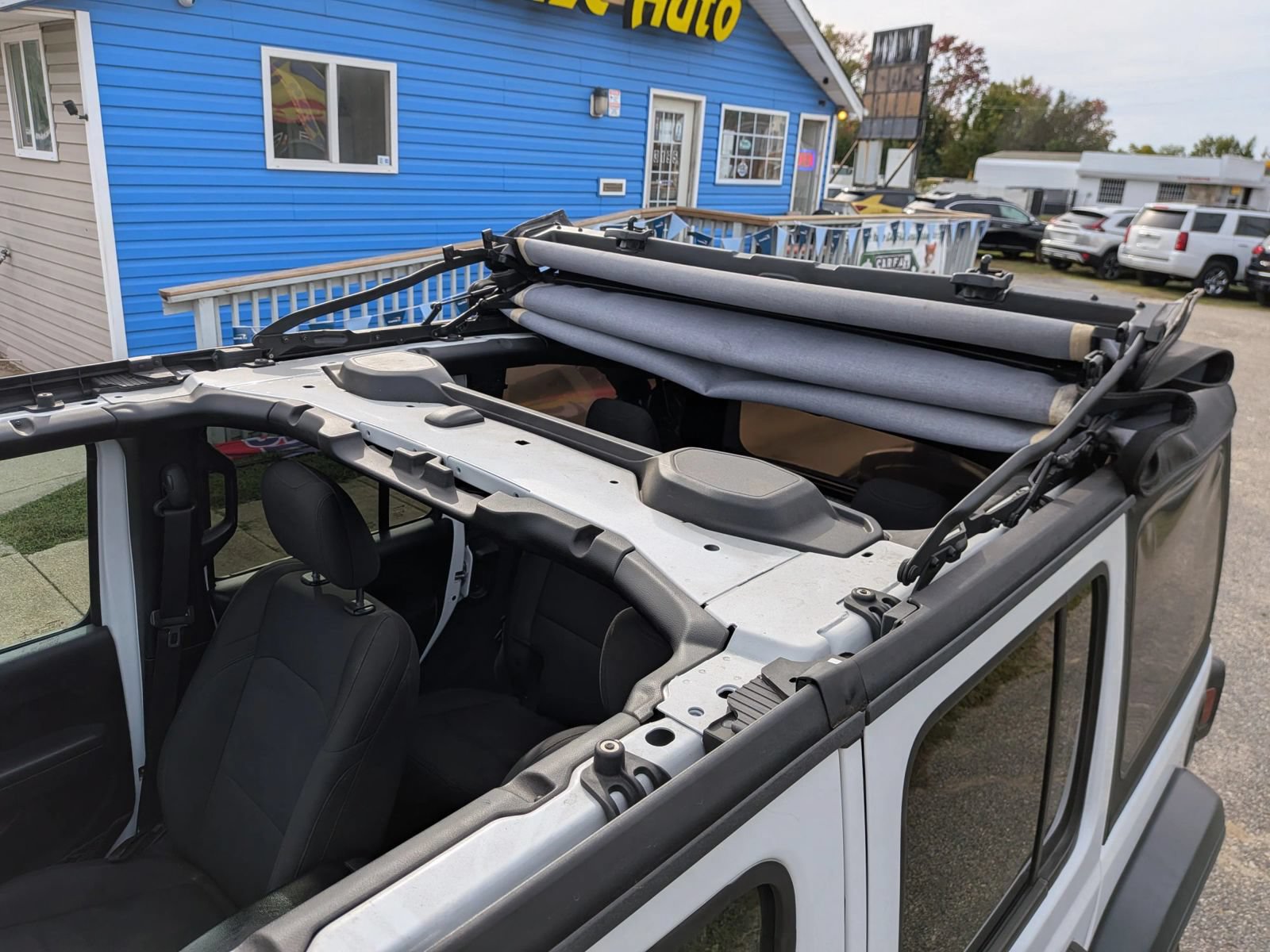 Used 2018 Jeep Wrangler Unlimited Sport AWD/4WD image 17