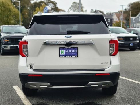 Used 2022 Ford Explorer XLT w/ Equipment Group 202A image 4