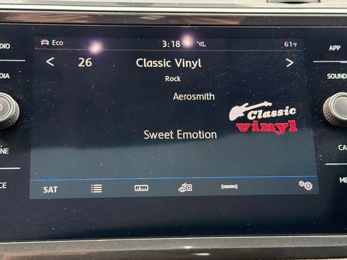 Used 2019 Volkswagen Tiguan SE w/ Panoramic Sunroof Package image 27