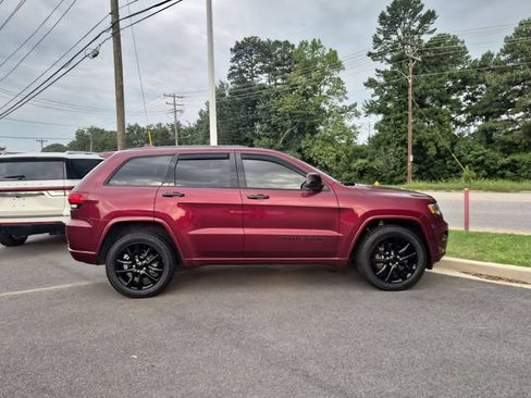 Used 2018 Jeep Grand Cherokee Altitude AWD/4WD image 2