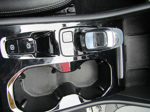 Used 2024 Volvo XC40 B5 Plus AWD/4WD image 21