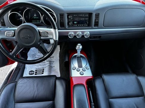 Used 2004 Chevrolet SSR w/ Preferred Equipment Group image 7