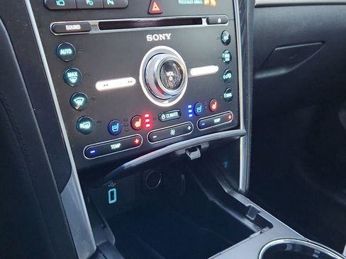 Used 2018 Ford Explorer Platinum image 30