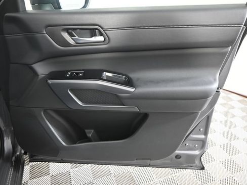 Used 2024 Nissan Pathfinder SL w/ SL Premium Package AWD/4WD image 12