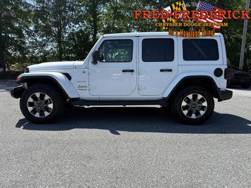 Used 2022 Jeep Wrangler Unlimited Sahara w/ LED Lighting Group AWD/4WD image 4