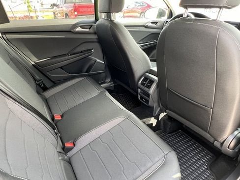 New 2025 Volkswagen Taos SE image 33