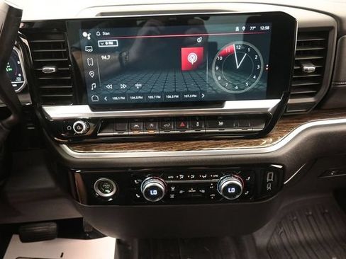 Used 2022 GMC Sierra 1500 SLE AWD/4WD image 10