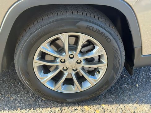 Used 2021 Jeep Cherokee Latitude Plus image 9