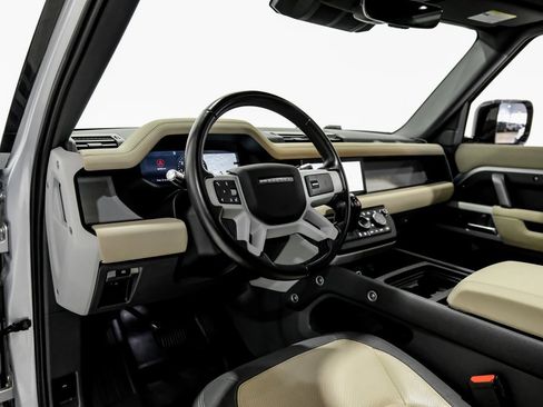 Used 2022 Land Rover Defender 90 X-Dynamic S image 5