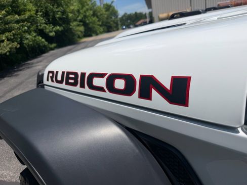 Used 2025 Jeep Wrangler Unlimited Rubicon AWD/4WD image 11