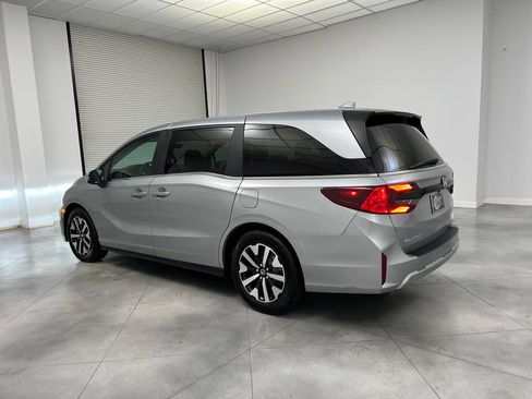 Used 2025 Honda Odyssey EX-L image 5