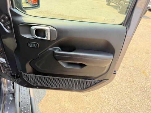 Used 2018 Jeep Wrangler Unlimited Sport S AWD/4WD image 50