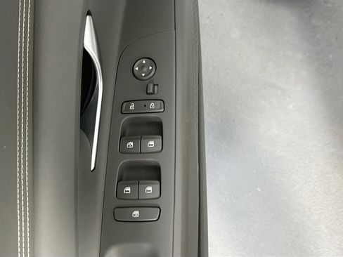 Used 2023 Hyundai Elantra SEL w/ Convenience Package FWD image 18
