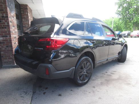 Used 2018 Subaru Outback 2.5i Premium AWD/4WD image 8