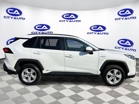 Used 2021 Toyota RAV4 XLE AWD/4WD image 2