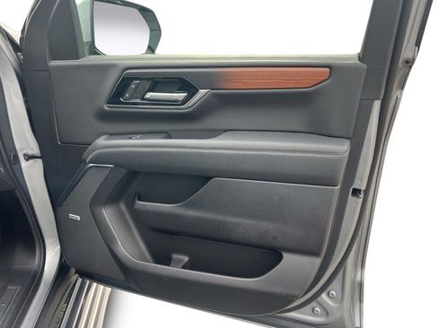 Used 2025 GMC Yukon Denali w/ Sun & Power Step Package image 12