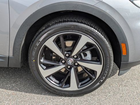 Used 2022 Buick Envision Essence w/ Technology Package I image 11