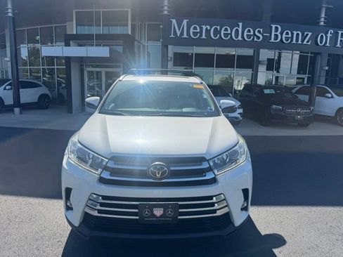 Used 2019 Toyota Highlander Limited Platinum AWD/4WD image 2