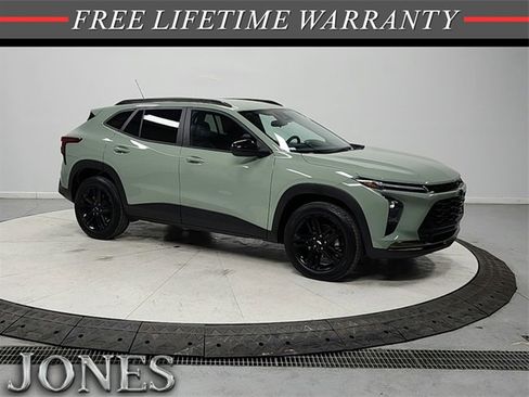 Used 2024 Chevrolet Trax ACTIV w/ Driver Confidence Package image 1