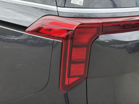 New 2026 Kia Carnival EX FWD image 17