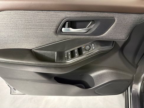 Used 2023 Nissan Rogue SV FWD image 11
