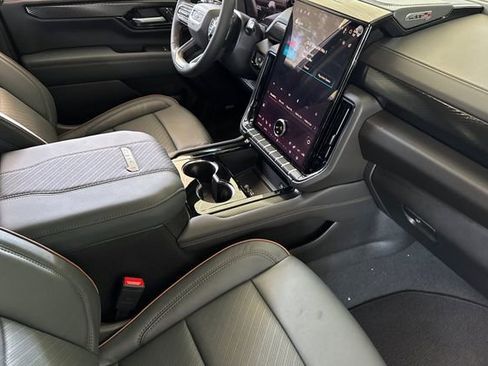 New 2026 GMC Yukon AT4 AWD/4WD image 15