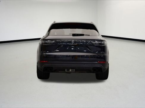 Used 2022 Porsche Cayenne Platinum Edition image 6