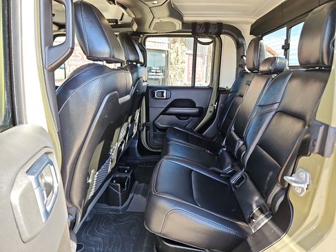 Used 2025 Jeep Gladiator Sport image 8