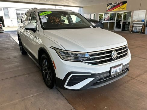 Used 2022 Volkswagen Tiguan SE FWD image 2