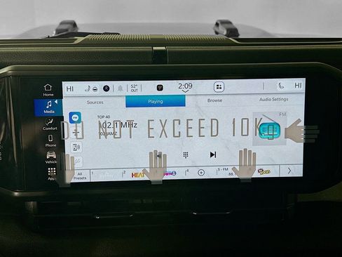 New 2025 Jeep Gladiator Sport image 13