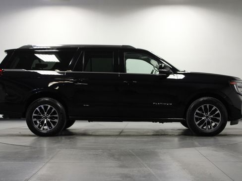 Used 2025 Ford Expedition Max Platinum AWD/4WD image 3