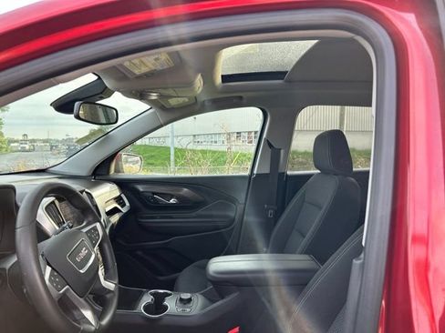 Used 2022 GMC Terrain SLE w/ Driver Convenience Package AWD/4WD image 9