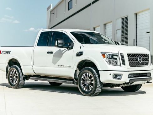 Used 2018 Nissan Titan PRO-4X w/ Pro-4x Convenience Package AWD/4WD image 55