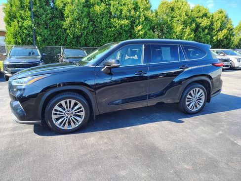 Used 2022 Toyota Highlander Platinum AWD/4WD image 6