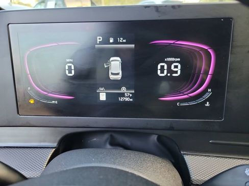 Used 2025 Kia Sportage LX image 19