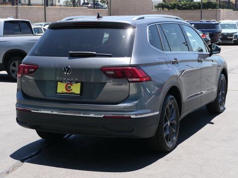Used 2024 Volkswagen Tiguan SE FWD image 3