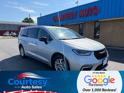 Used 2024 Chrysler Pacifica Touring-L