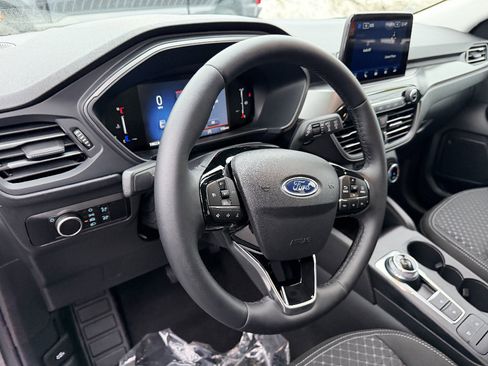 Used 2025 Ford Escape Active w/ Cold Weather Package AWD/4WD image 12