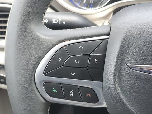 Used 2024 Chrysler Pacifica Touring-L FWD image 23