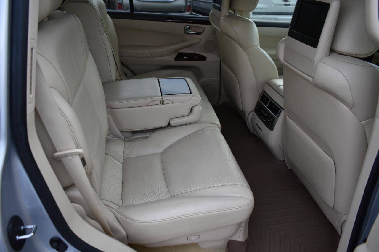 Used 2013 Lexus LX 570 4WD w/ Luxury Pkg image 30