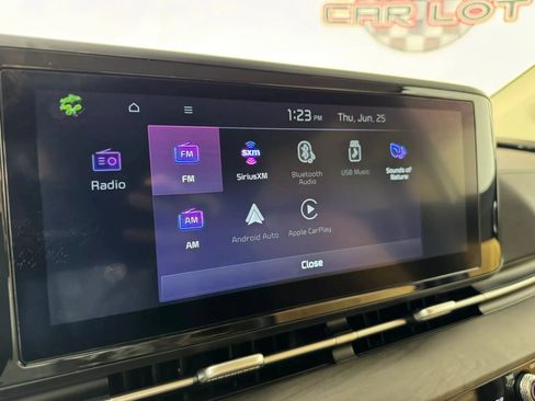 Used 2024 Kia Carnival EX FWD image 18