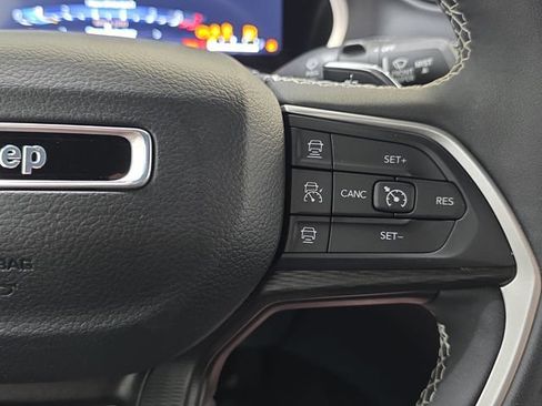 Used 2024 Jeep Grand Cherokee Altitude AWD/4WD image 17