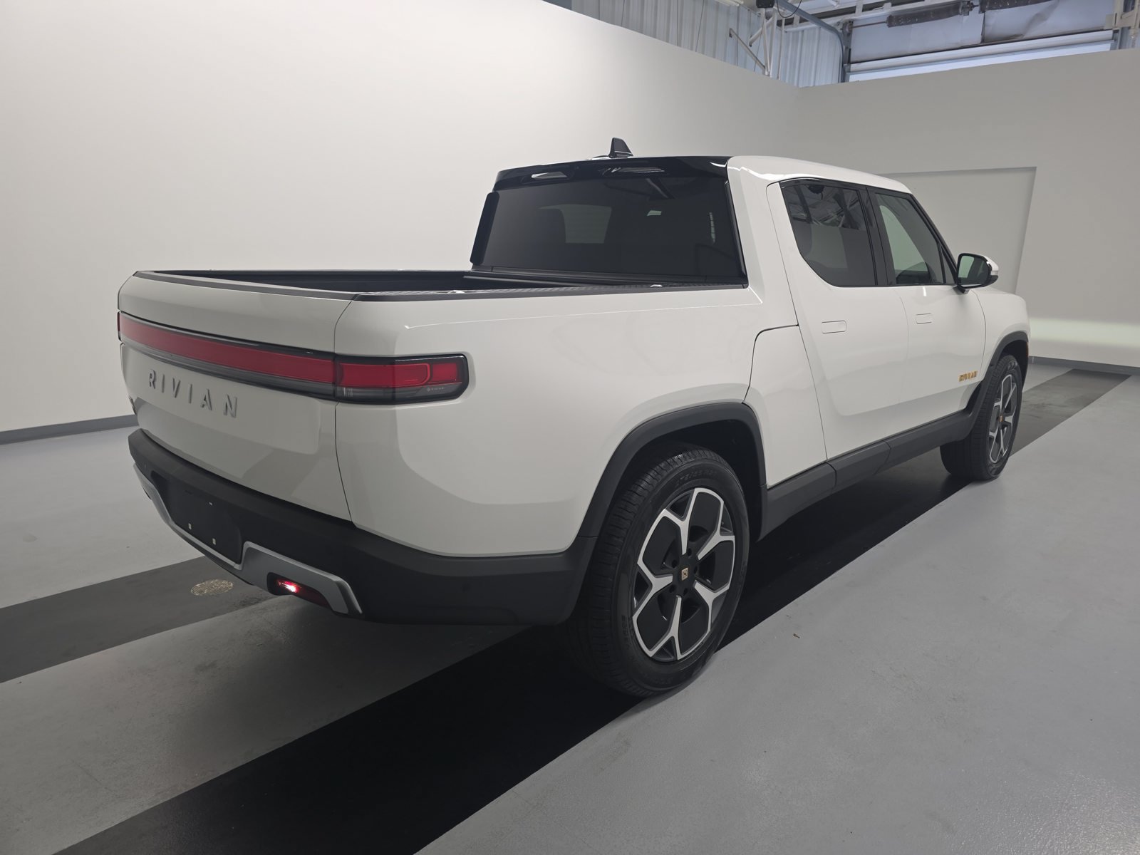 Used 2022 Rivian R1T Adventure AWD/4WD image 5