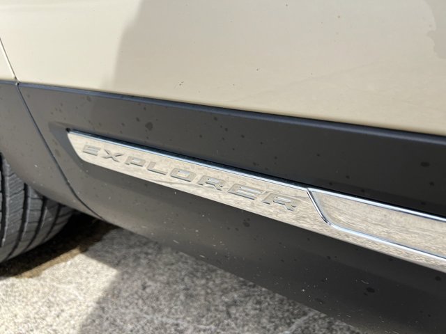 Used 2018 Ford Explorer XLT w/ Equipment Group 201A FWD image 32