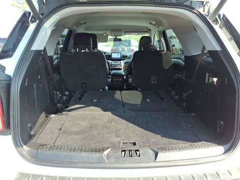Used 2021 Ford Explorer XLT w/ Equipment Group 202A AWD/4WD image 16