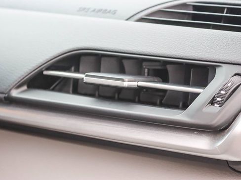 Used 2023 Toyota Sienna LE image 41